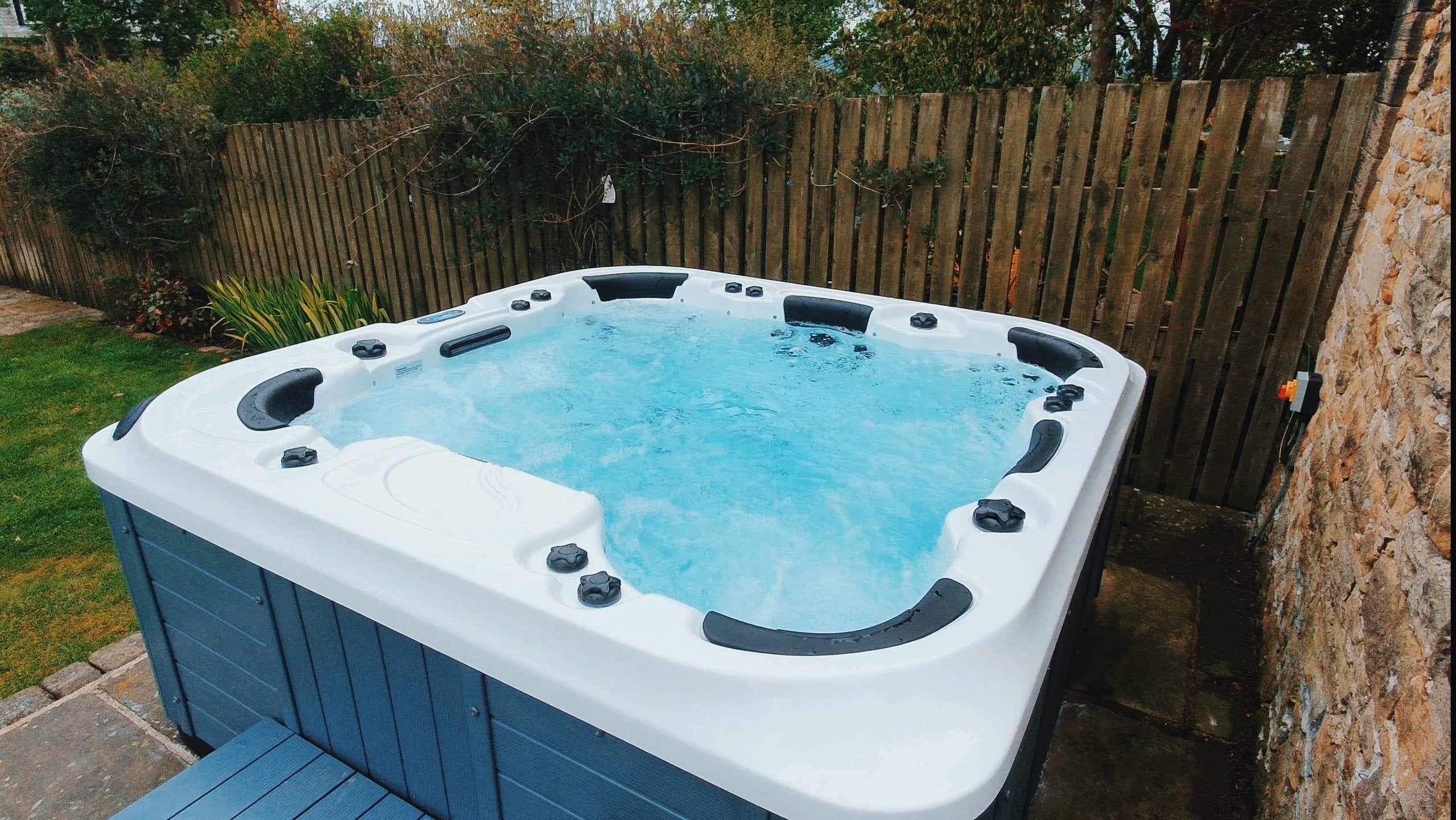 Sorrento 6-7 Seater Hot Tub - Ribble Valley Spas